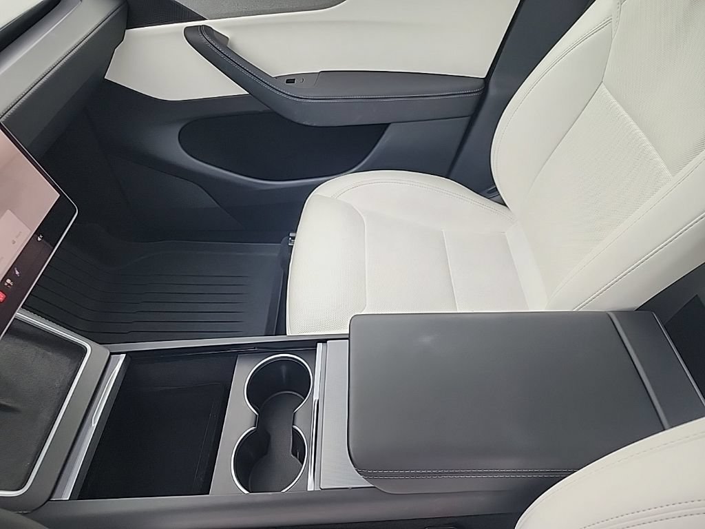 Used 2026 Tesla Model Y 2WD image 12