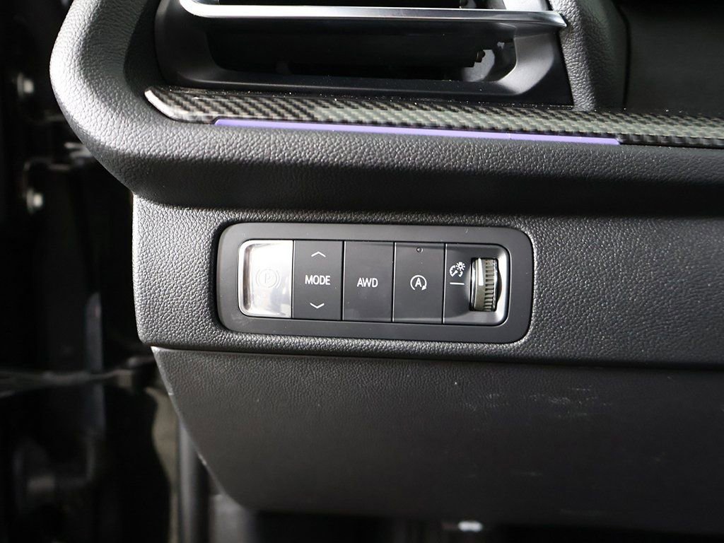 Used 2025 Chevrolet Traverse High Country w/ LPO, Cargo Package AWD/4WD image 43