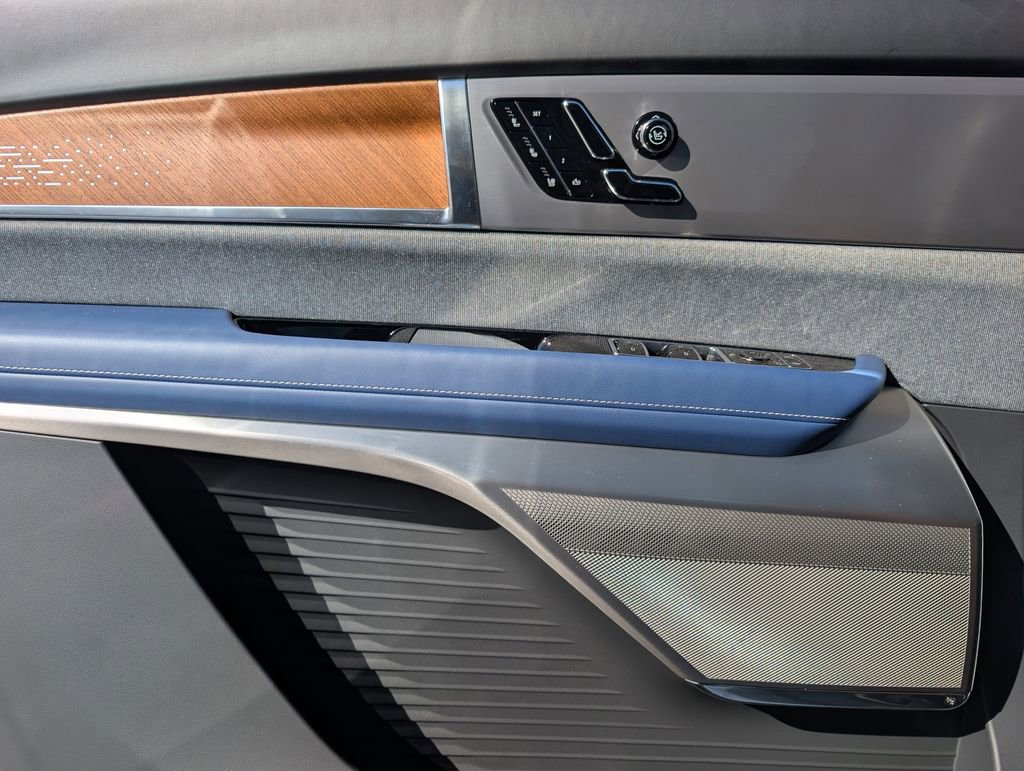 New 2026 Cadillac Vistiq Premium Luxury w/ LPO, Floor Liner Package AWD/4WD image 15
