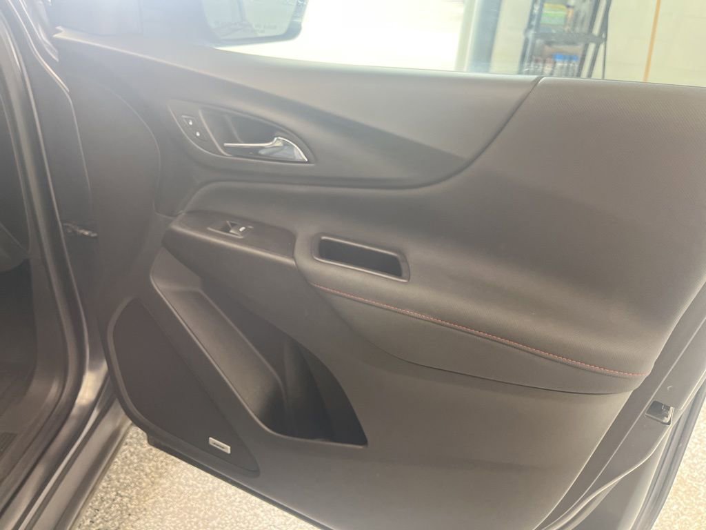 Used 2022 Chevrolet Equinox RS w/ RS Leather Package FWD image 33