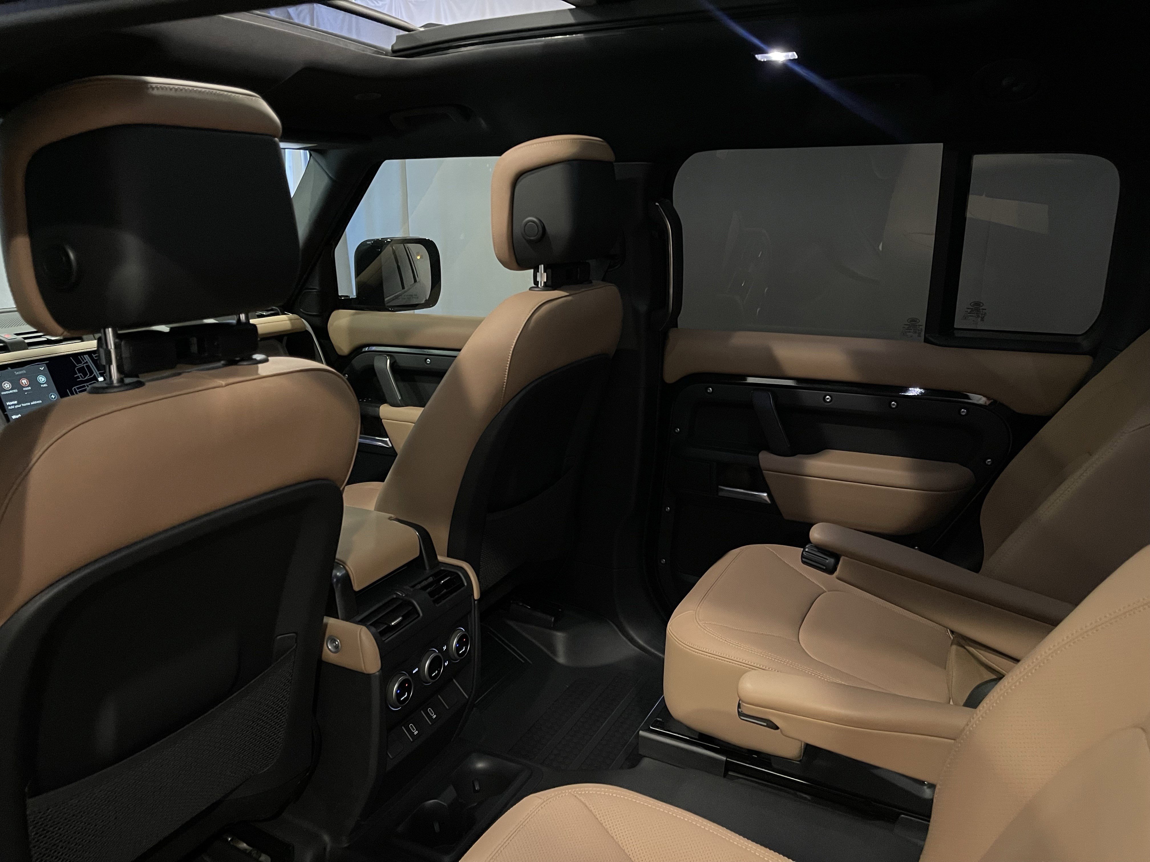 Used 2026 Land Rover Defender 130 X-Dynamic SE image 23