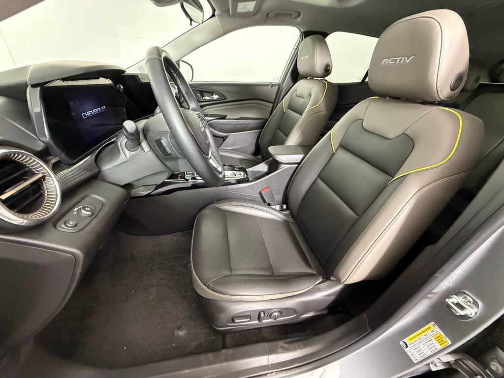 Used 2025 Chevrolet Trax ACTIV w/ Sunroof Package image 6