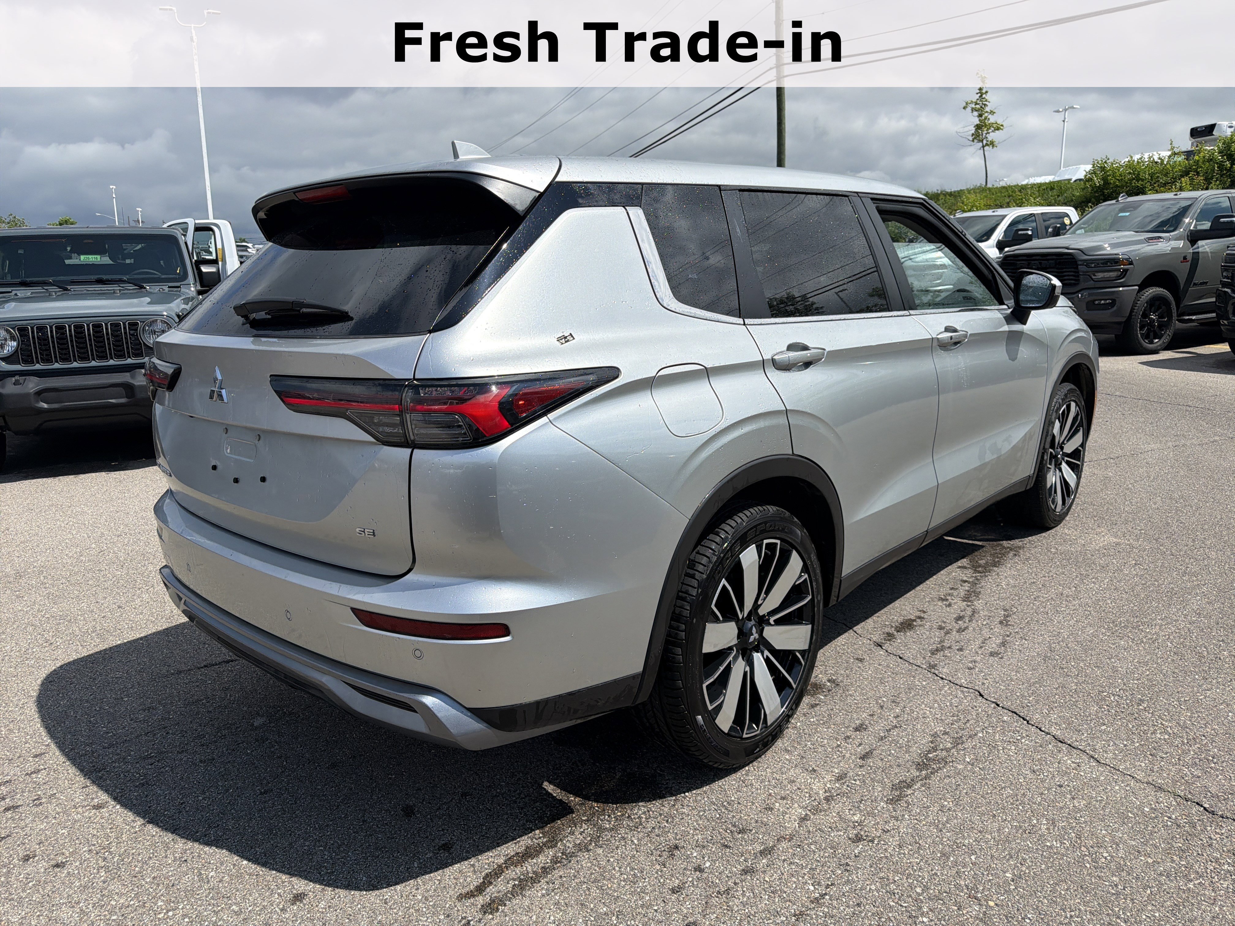 Used 2025 Mitsubishi Outlander SE AWD/4WD image 13