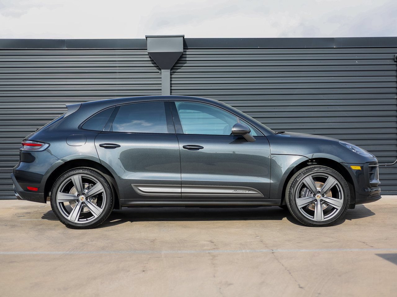 Certified 2026 Porsche Macan Turbo AWD/4WD image 8