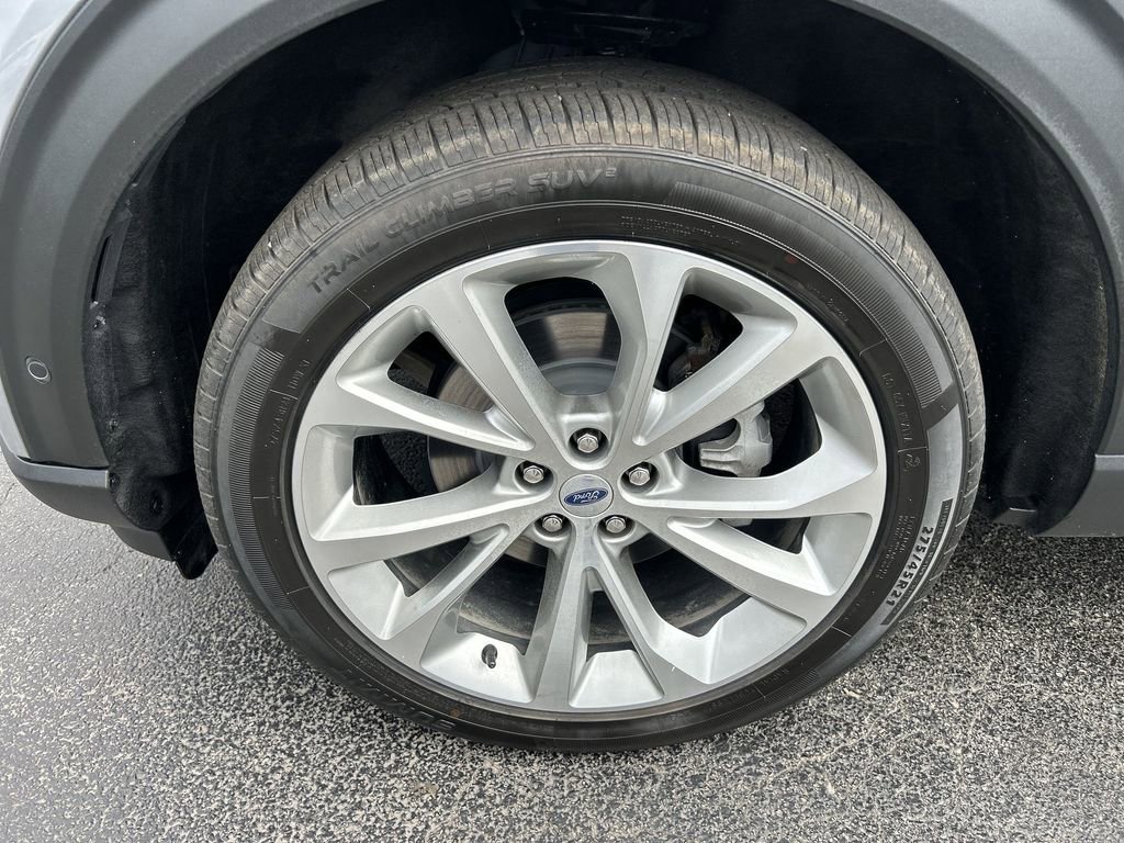 Used 2021 Ford Explorer Platinum w/ Equipment Group 601A AWD/4WD image 16