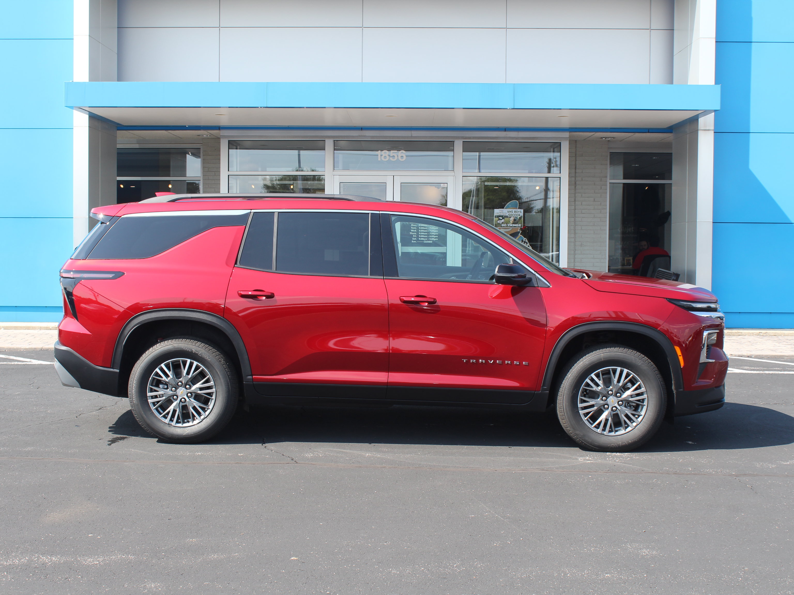 New 2027 Chevrolet Traverse LT AWD/4WD image 3