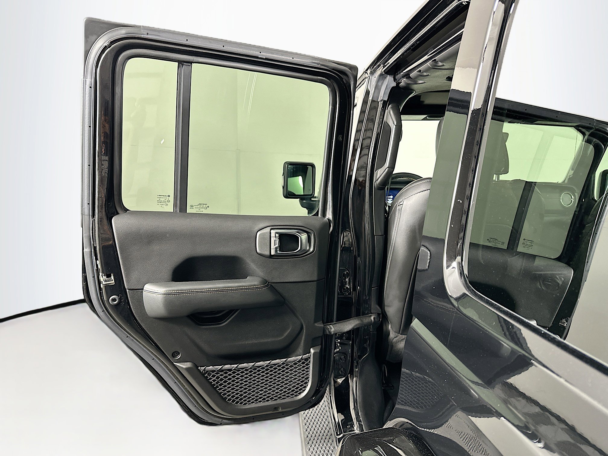 Used 2023 Jeep Wrangler Unlimited Sahara AWD/4WD image 26