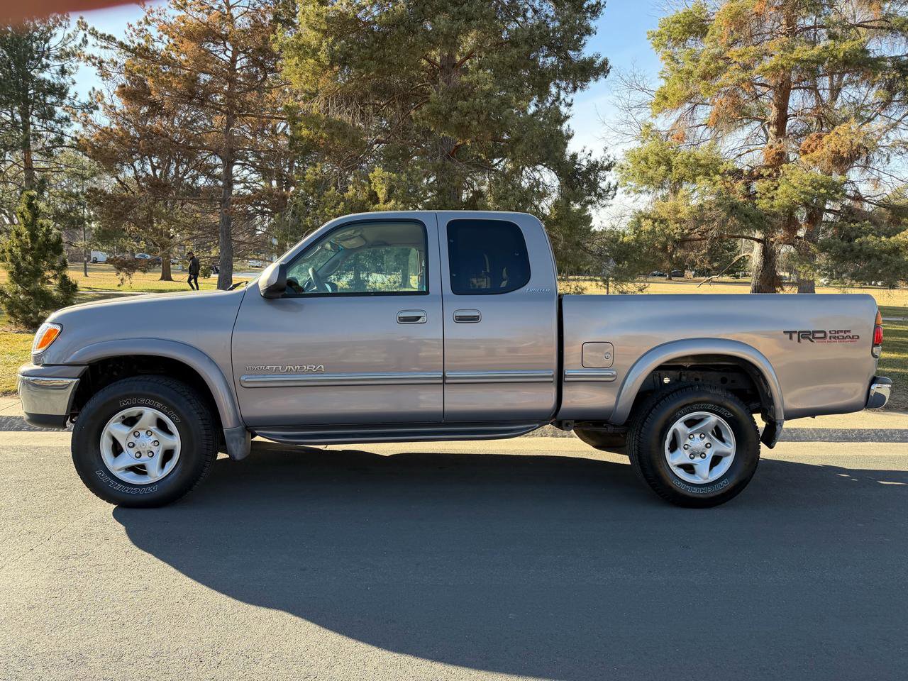 Used 2000 Toyota Tundra Limited AWD/4WD image 2