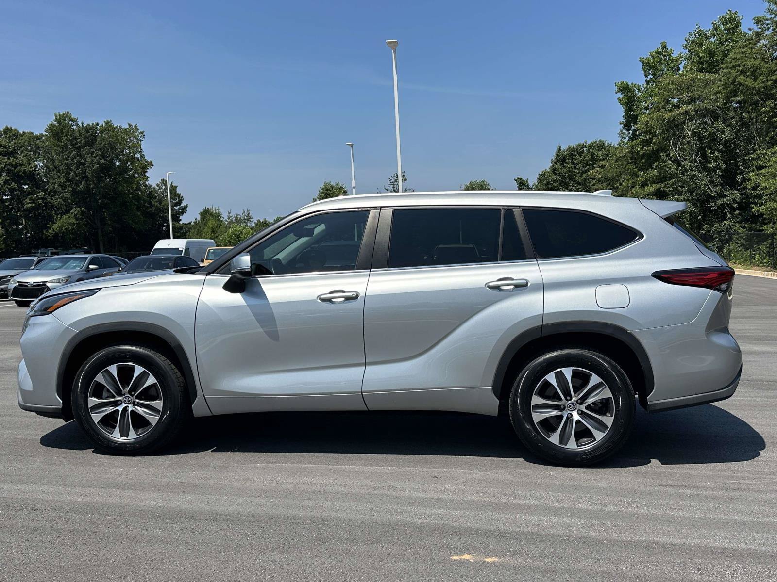 Used 2023 Toyota Highlander XLE FWD image 24
