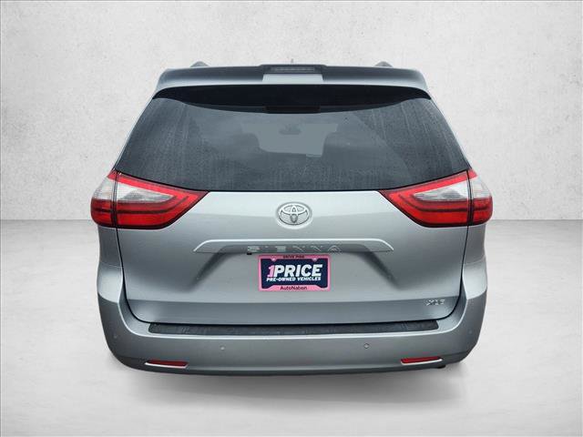 Used 2020 Toyota Sienna XLE w/ XLE Navigation Package FWD image 4