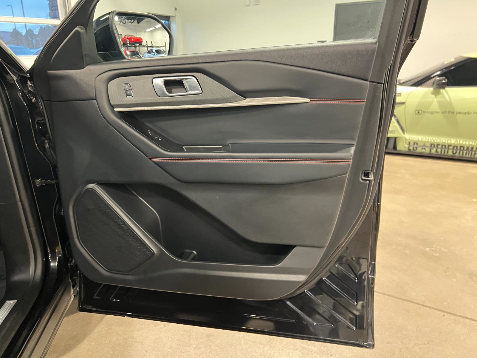 Used 2025 Ford Explorer ST-Line w/ ST-Line Street Pack image 40