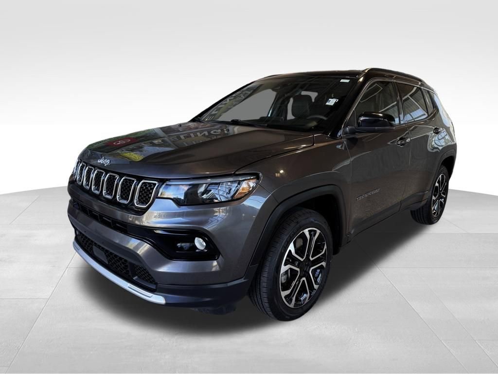 Used 2023 Jeep Compass Limited image 3