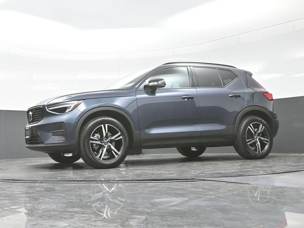 New 2026 Volvo XC40 B5 Core w/ Climate Package AWD/4WD image 24