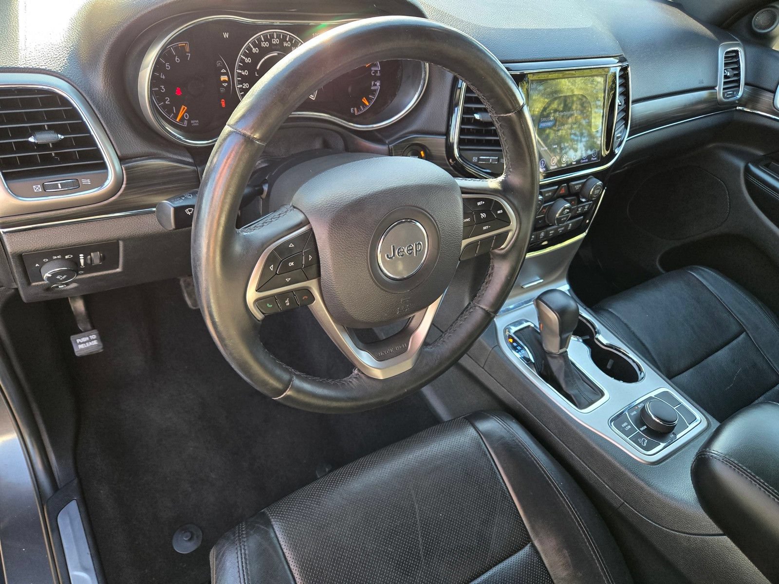 Used 2019 Jeep Grand Cherokee Limited w/ Luxury Group II AWD/4WD image 18