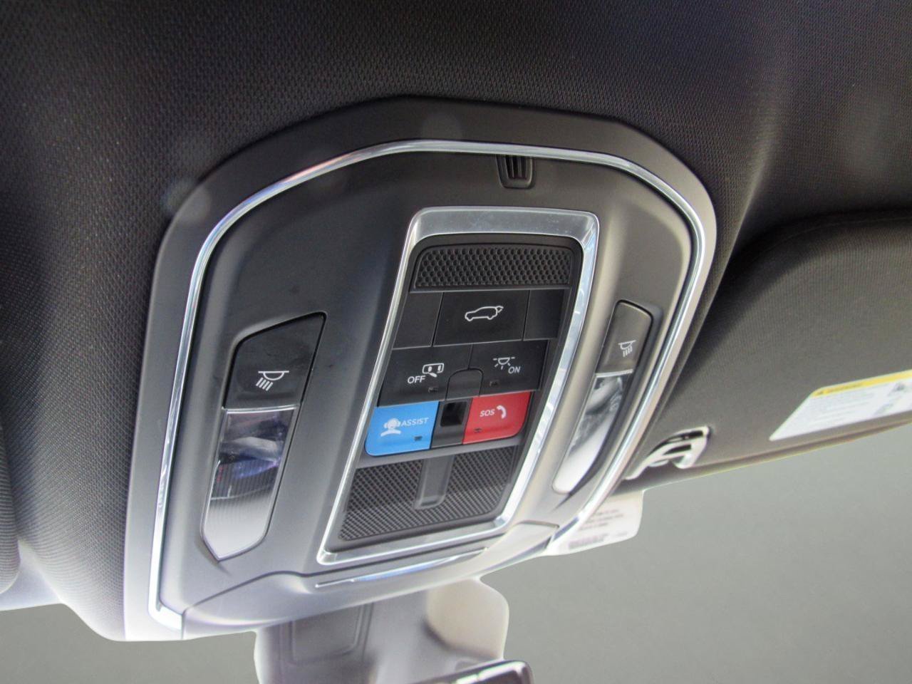 Used 2024 Jeep Wagoneer Series III AWD/4WD image 31