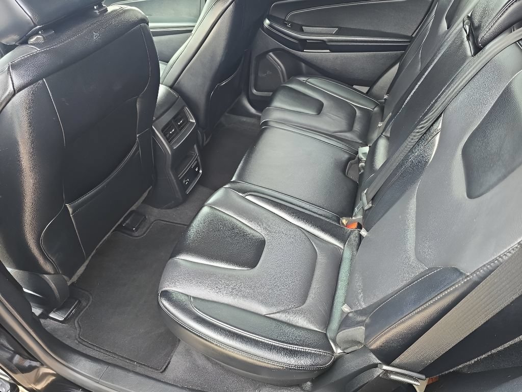 Used 2022 Ford Edge Titanium AWD/4WD image 25