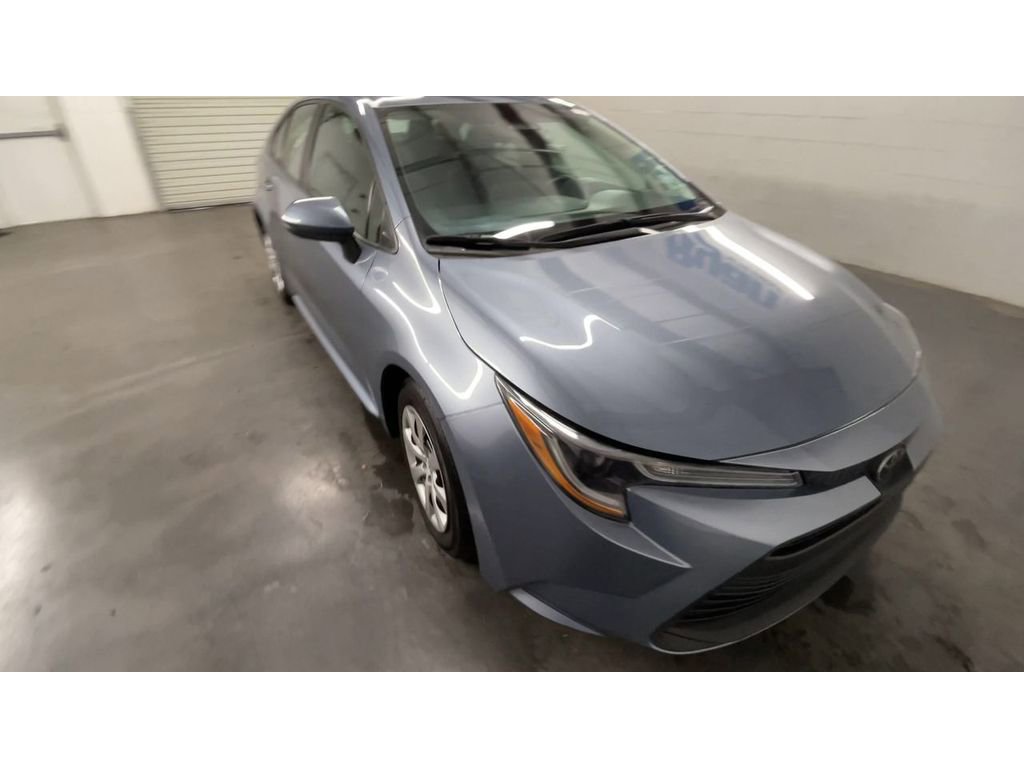 Used 2023 Toyota Corolla LE image 3