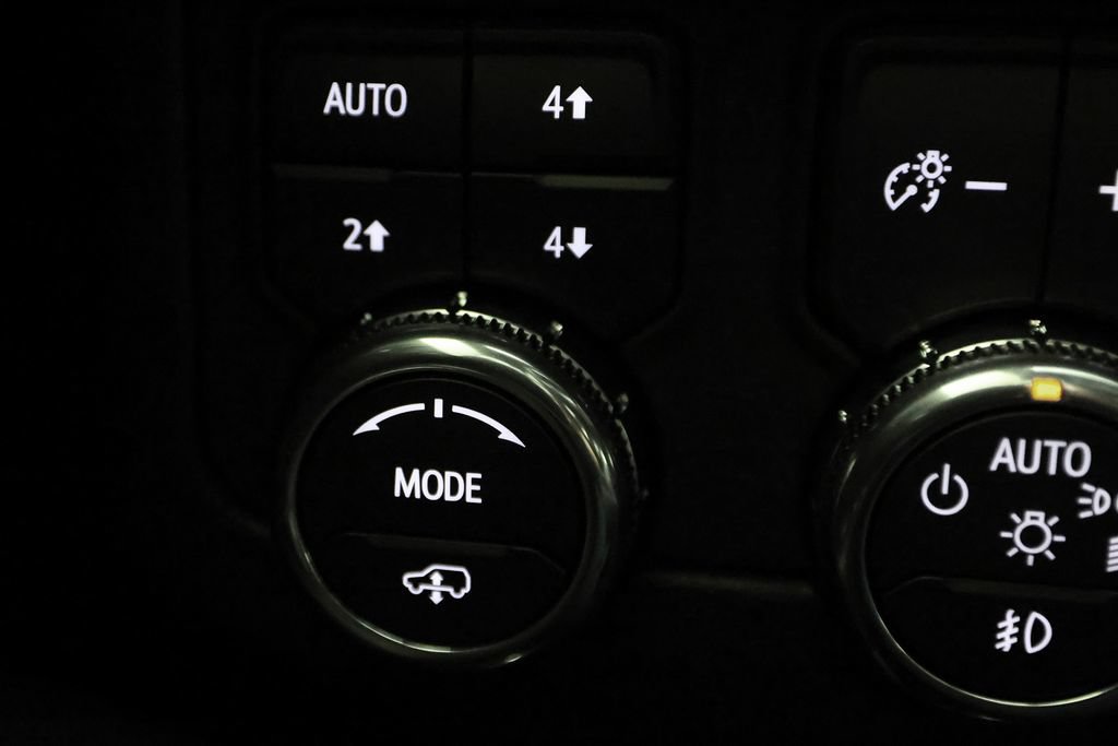 Used 2026 GMC Yukon AT4 Ultimate AWD/4WD image 30