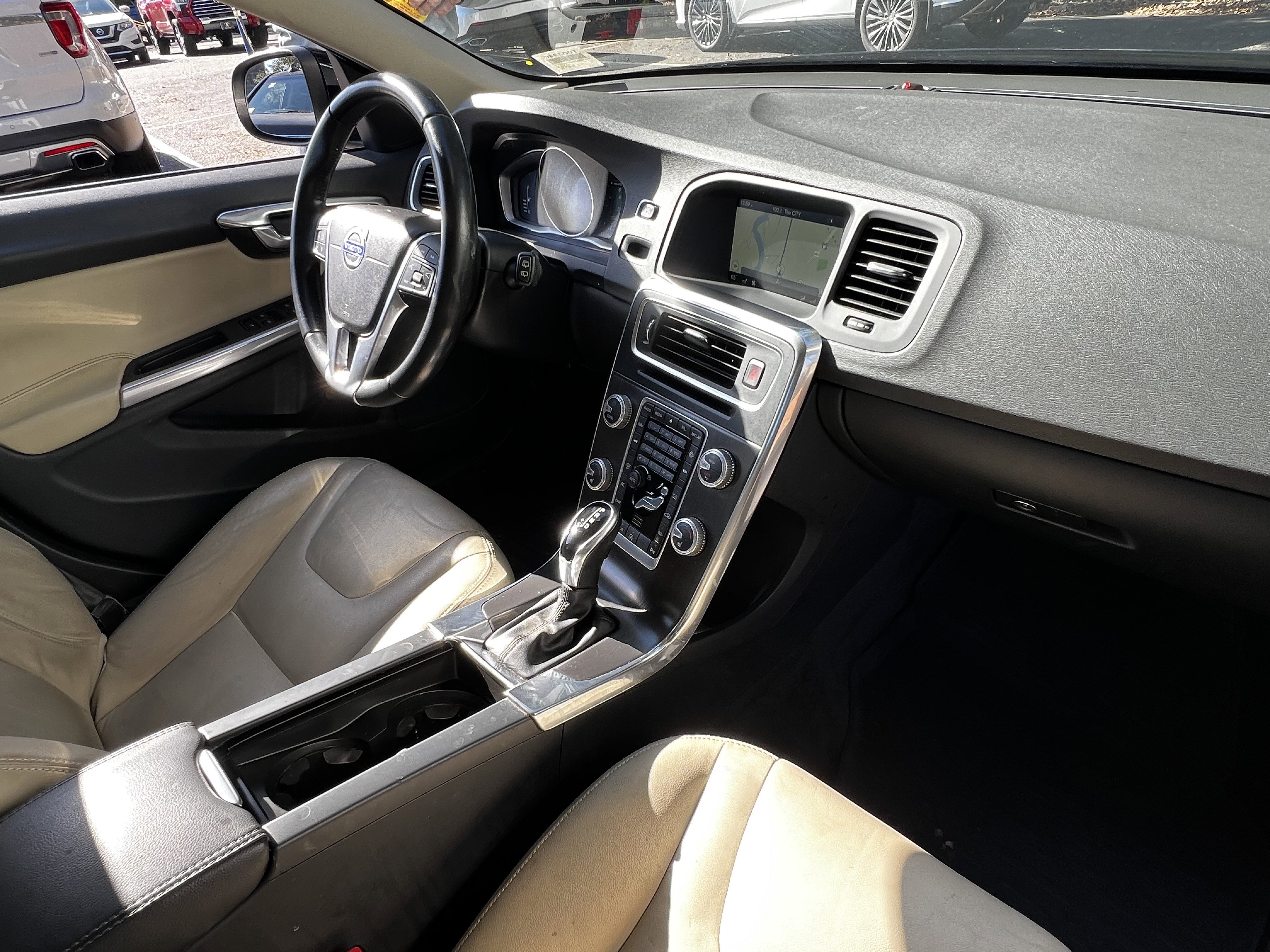 Used 2016 Volvo V60 T5 Premier w/ Convenience Package image 48