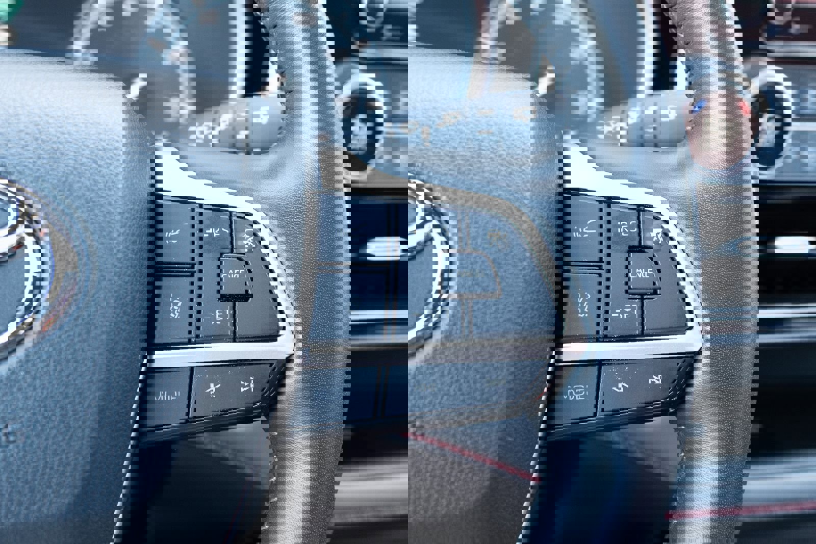 Used 2022 Toyota Highlander XSE AWD/4WD image 8