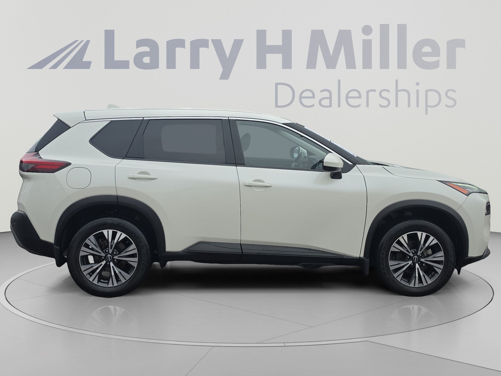 Used 2023 Nissan Rogue SV FWD image 6