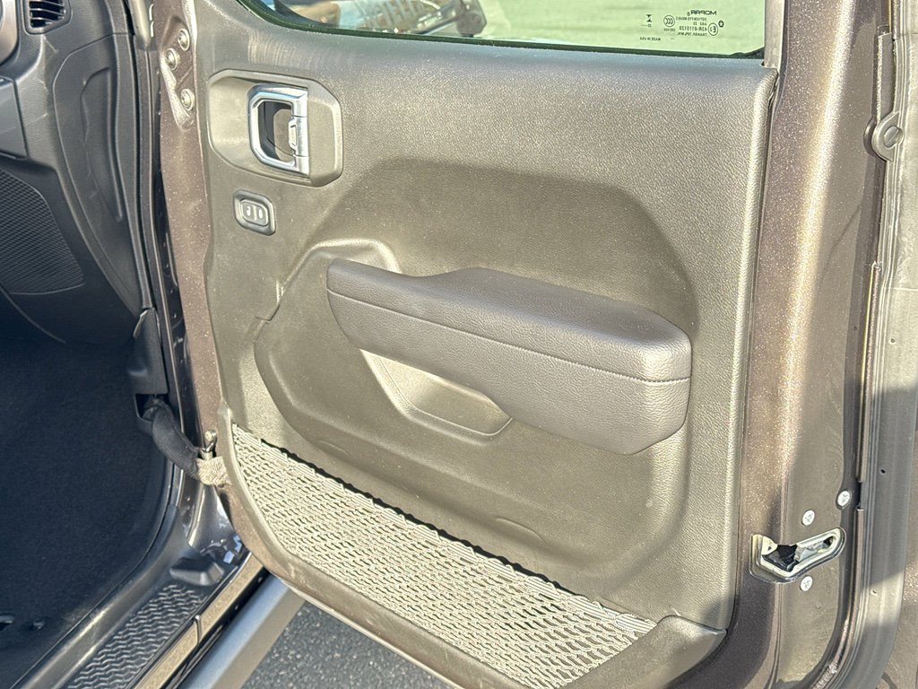 Used 2023 Jeep Gladiator Willys image 32