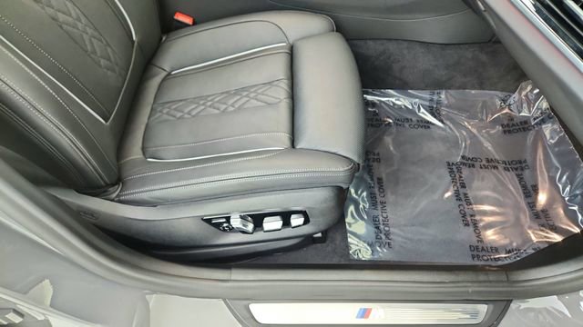 Used 2022 BMW 530e xDrive 530e iPerformance w/ Executive Package image 24