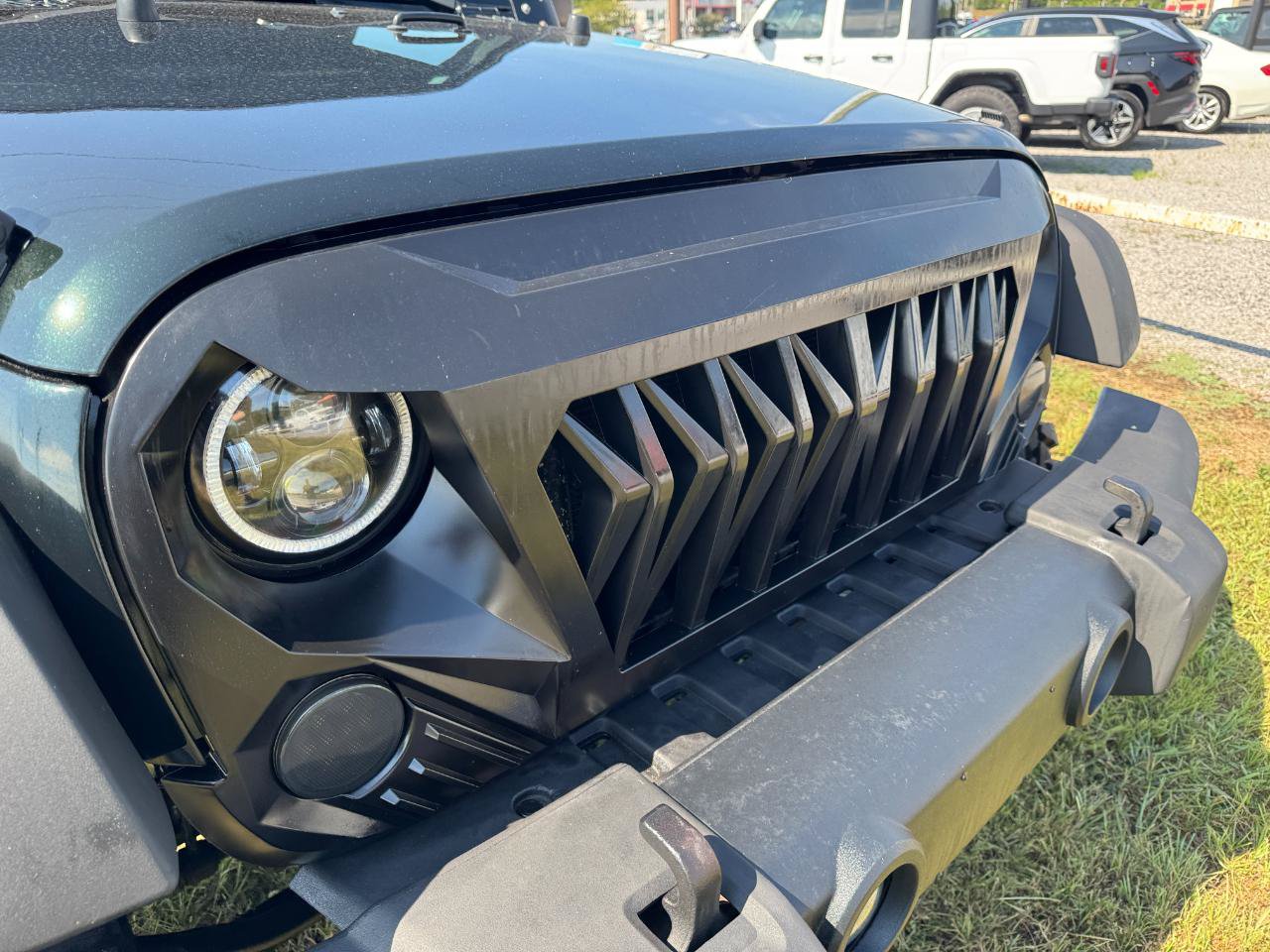 Used 2012 Jeep Wrangler Unlimited Sahara AWD/4WD image 7