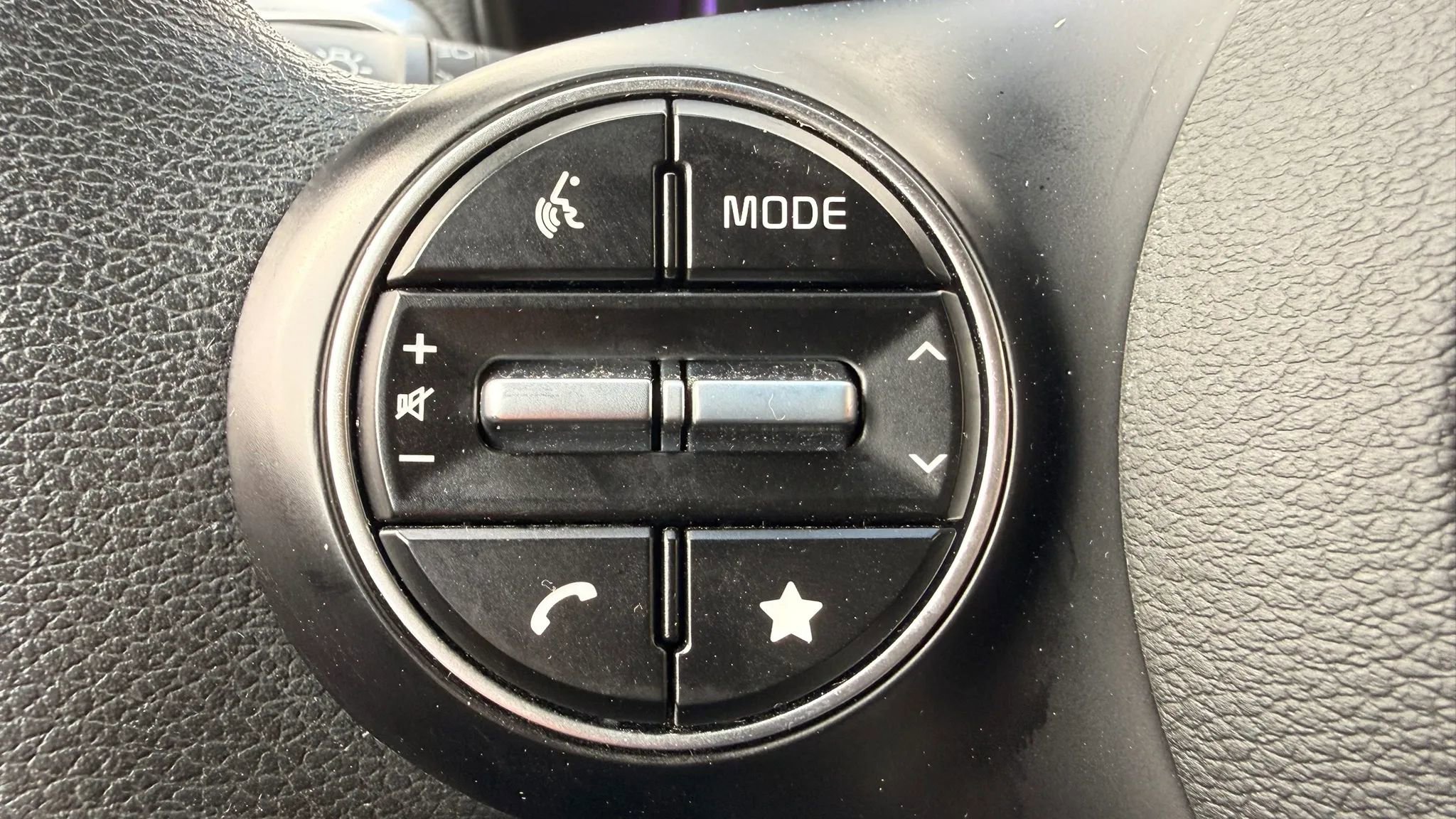Used 2025 Kia Soul LX w/ LX Technology Package FWD image 18