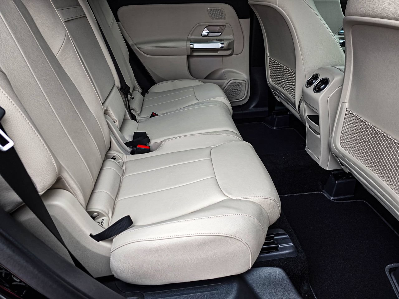 New 2026 Mercedes-Benz GLB 250 4MATIC image 38