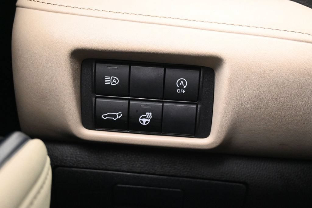 Used 2024 Toyota Highlander Limited AWD/4WD image 29