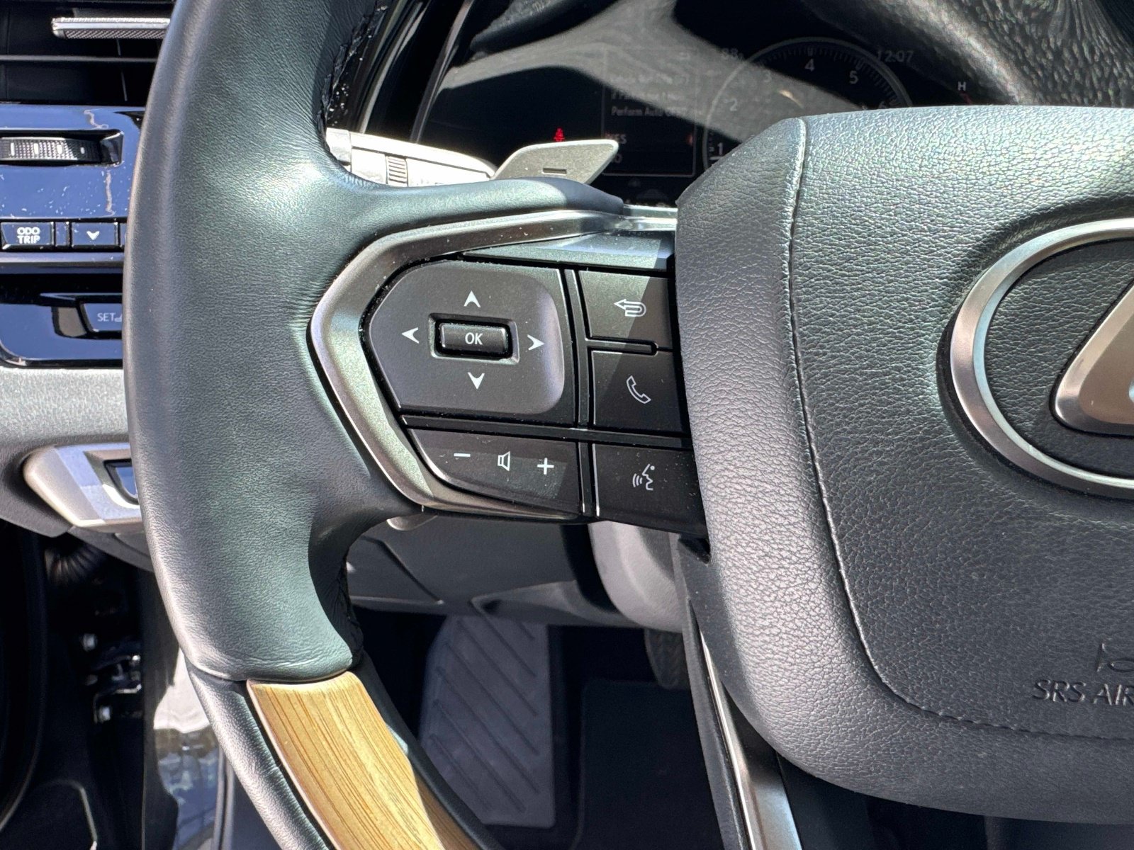 Used 2024 Lexus RX 350 Premium w/ Accessory Package (Z1) FWD image 32