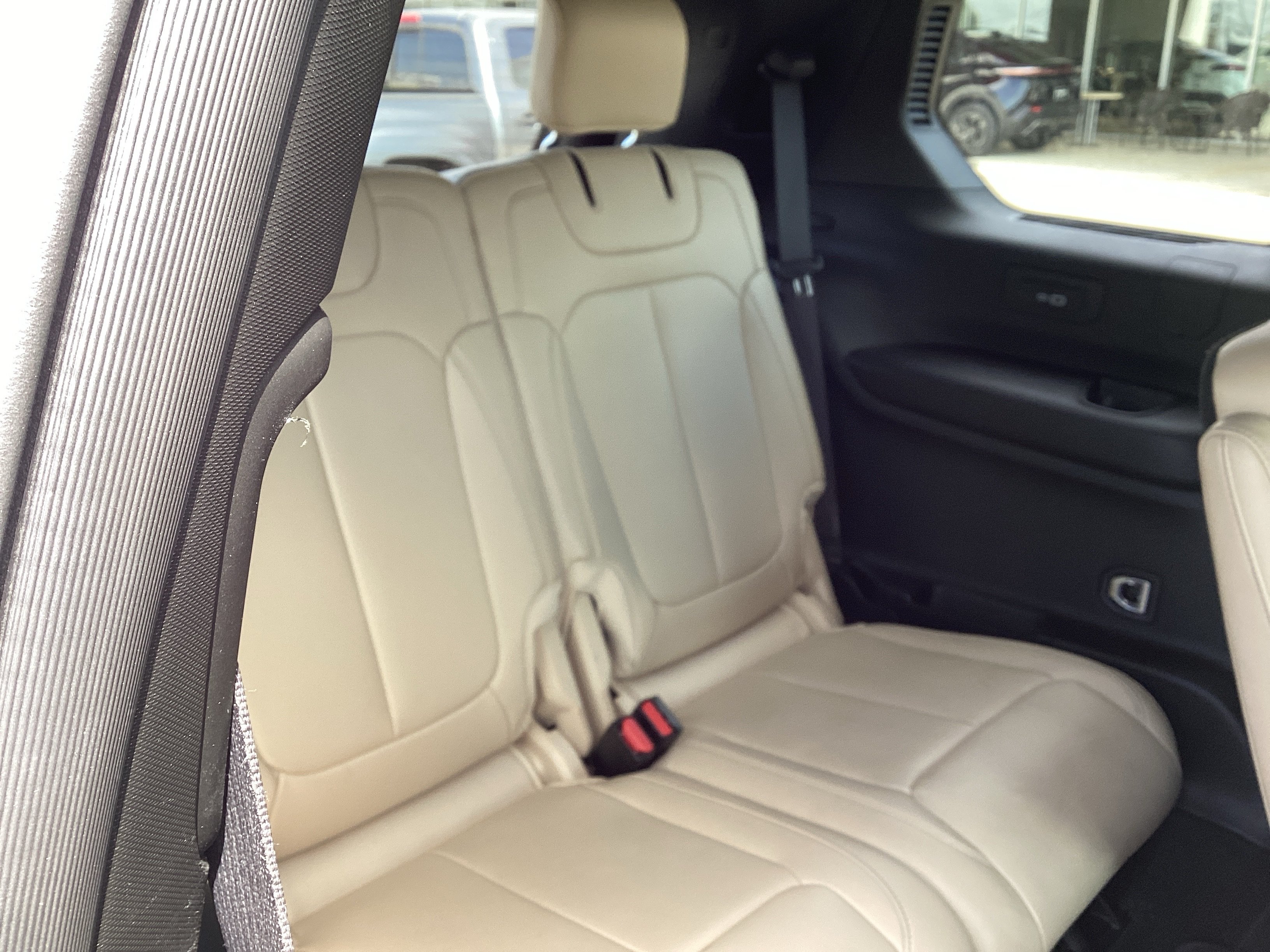 Used 2025 Jeep Grand Cherokee L Limited RWD image 12