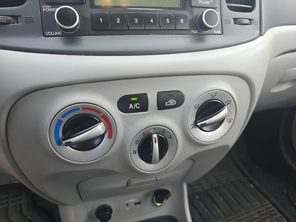 Used 2010 Hyundai Accent GLS image 20