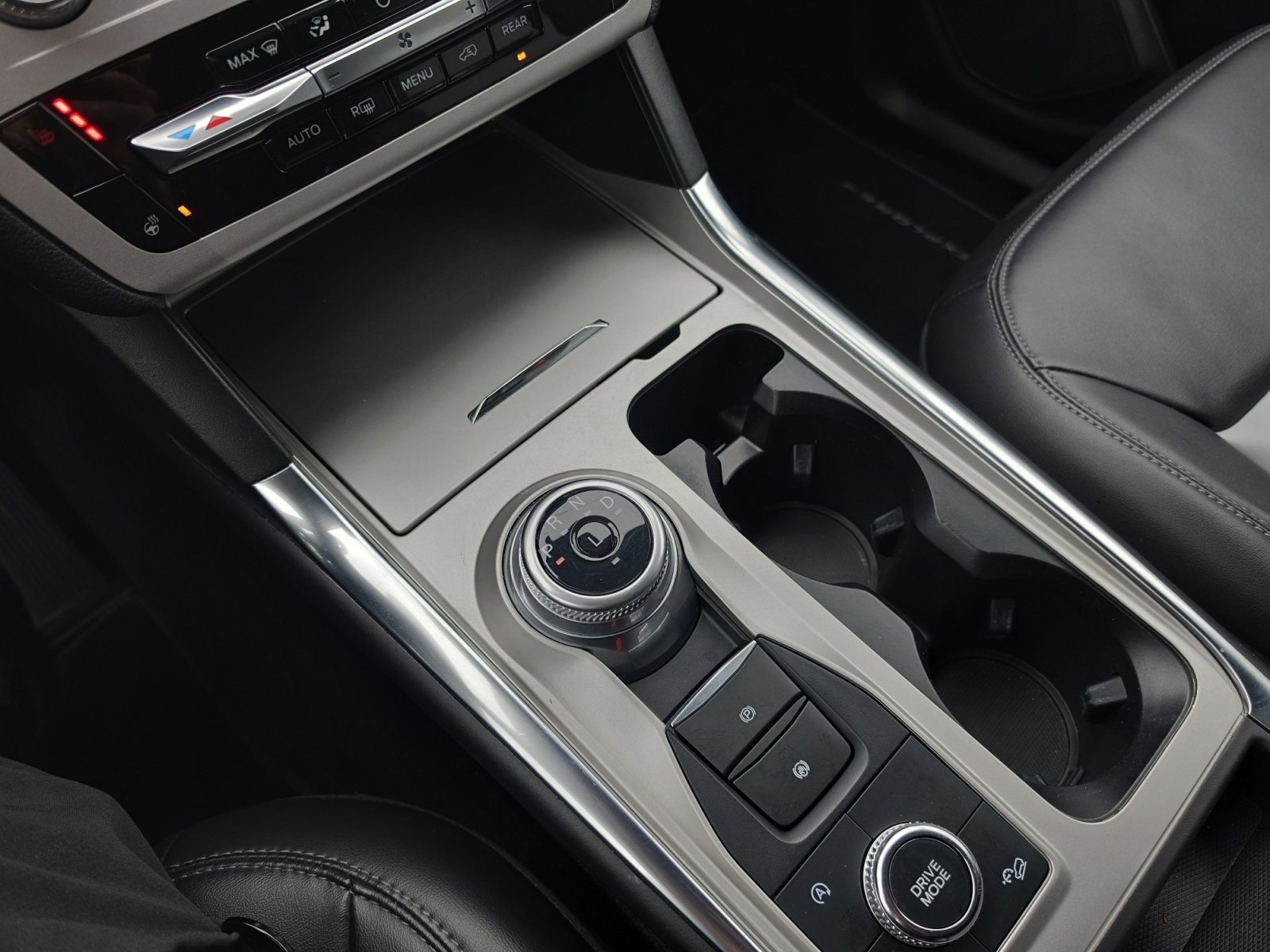 Used 2024 Ford Explorer XLT w/ Equipment Group 202A image 26