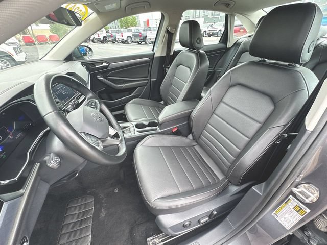 Used 2024 Volkswagen Jetta SE FWD image 18