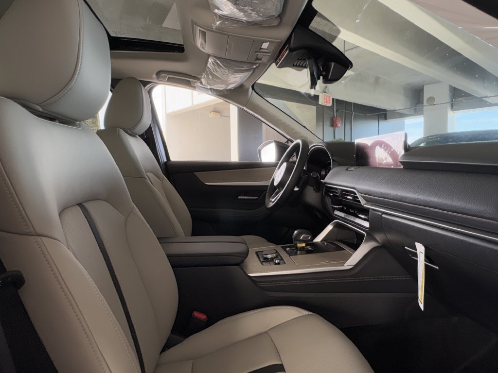 New 2025 MAZDA CX-90 Plug-In Hybrid w/ Preferred AWD/4WD image 10