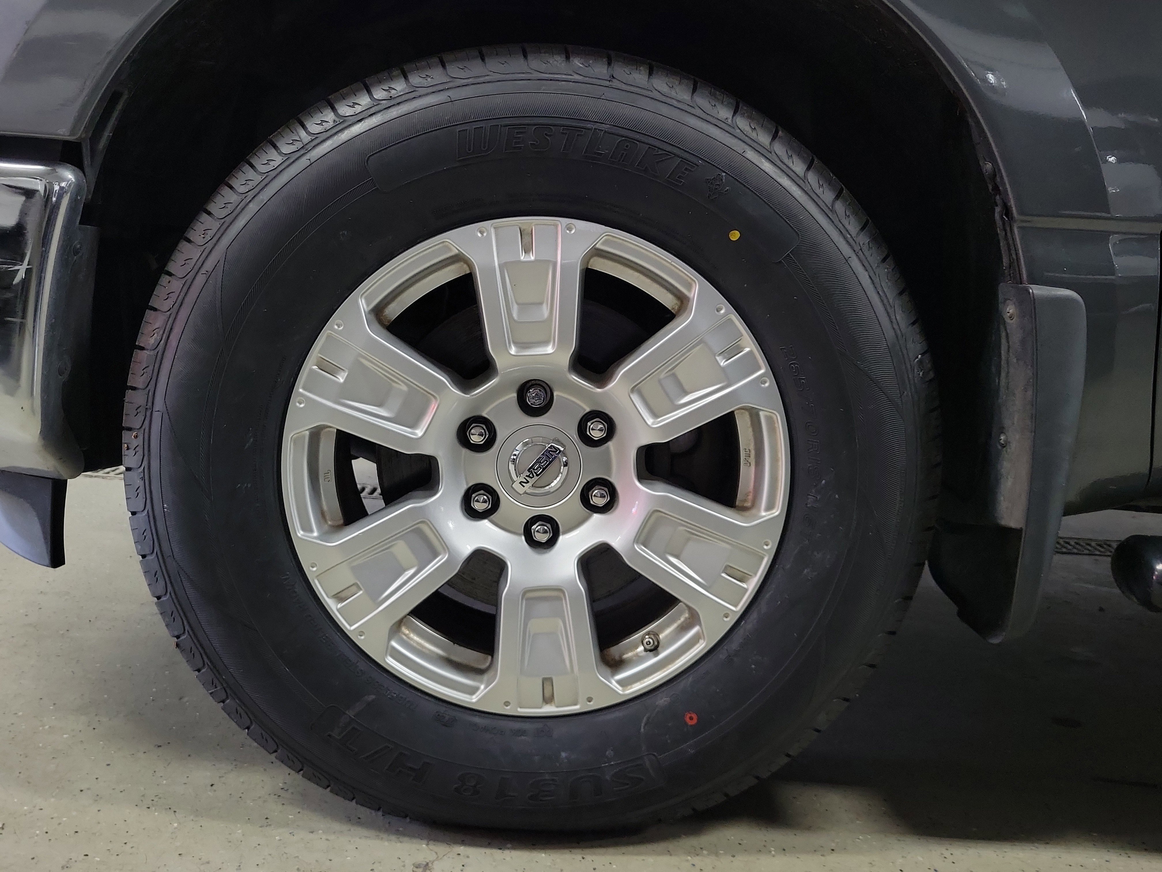 Used 2019 Nissan Titan SV image 6