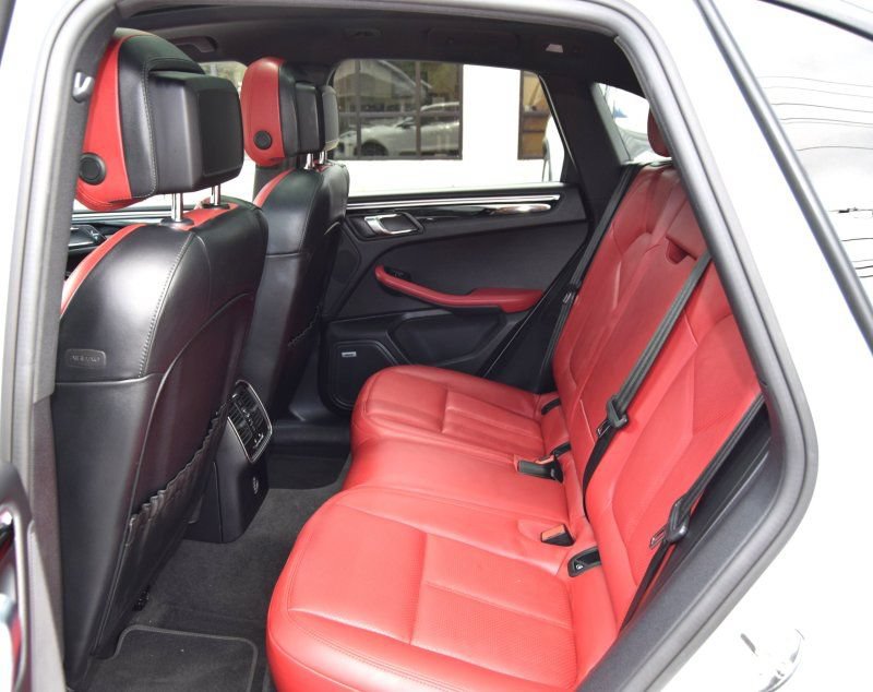 Used 2019 Porsche Macan AWD/4WD image 35