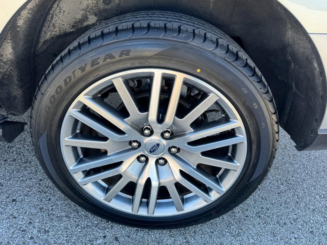 Used 2024 Ford Expedition Limited image 7