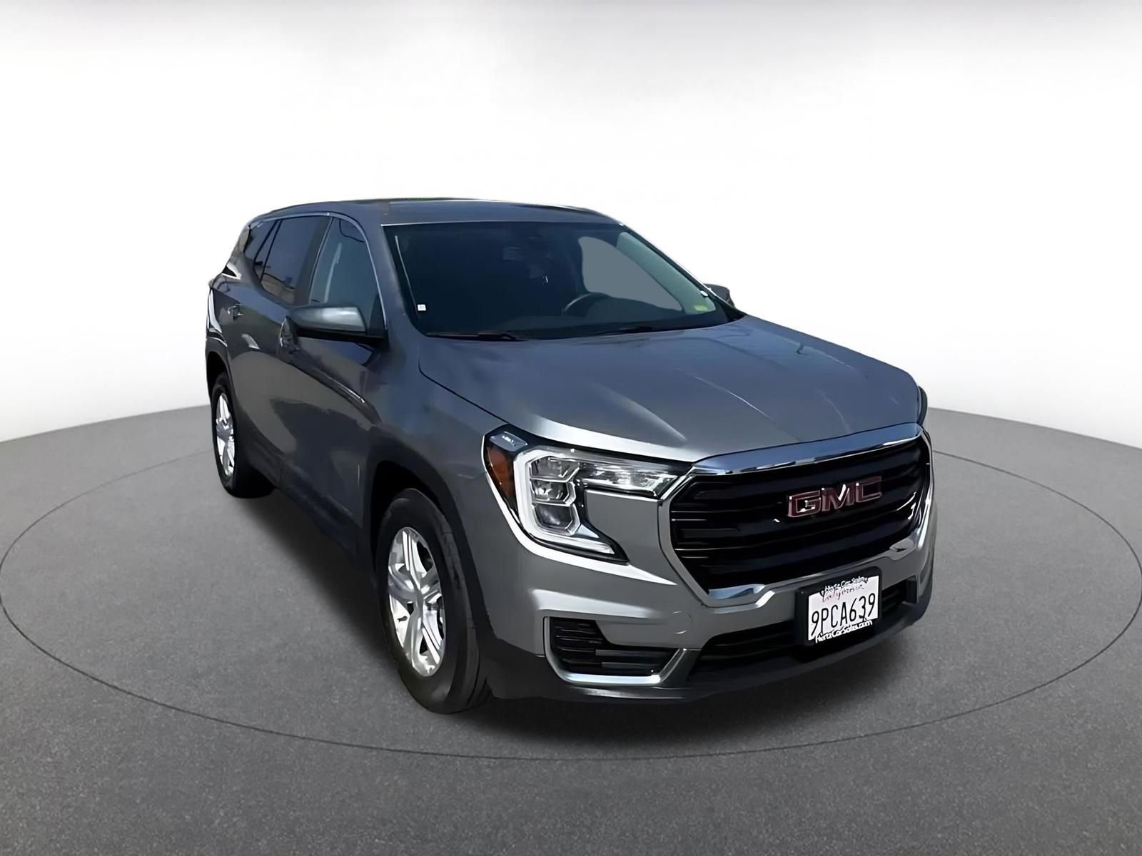 Used 2024 GMC Terrain SLE FWD image 3