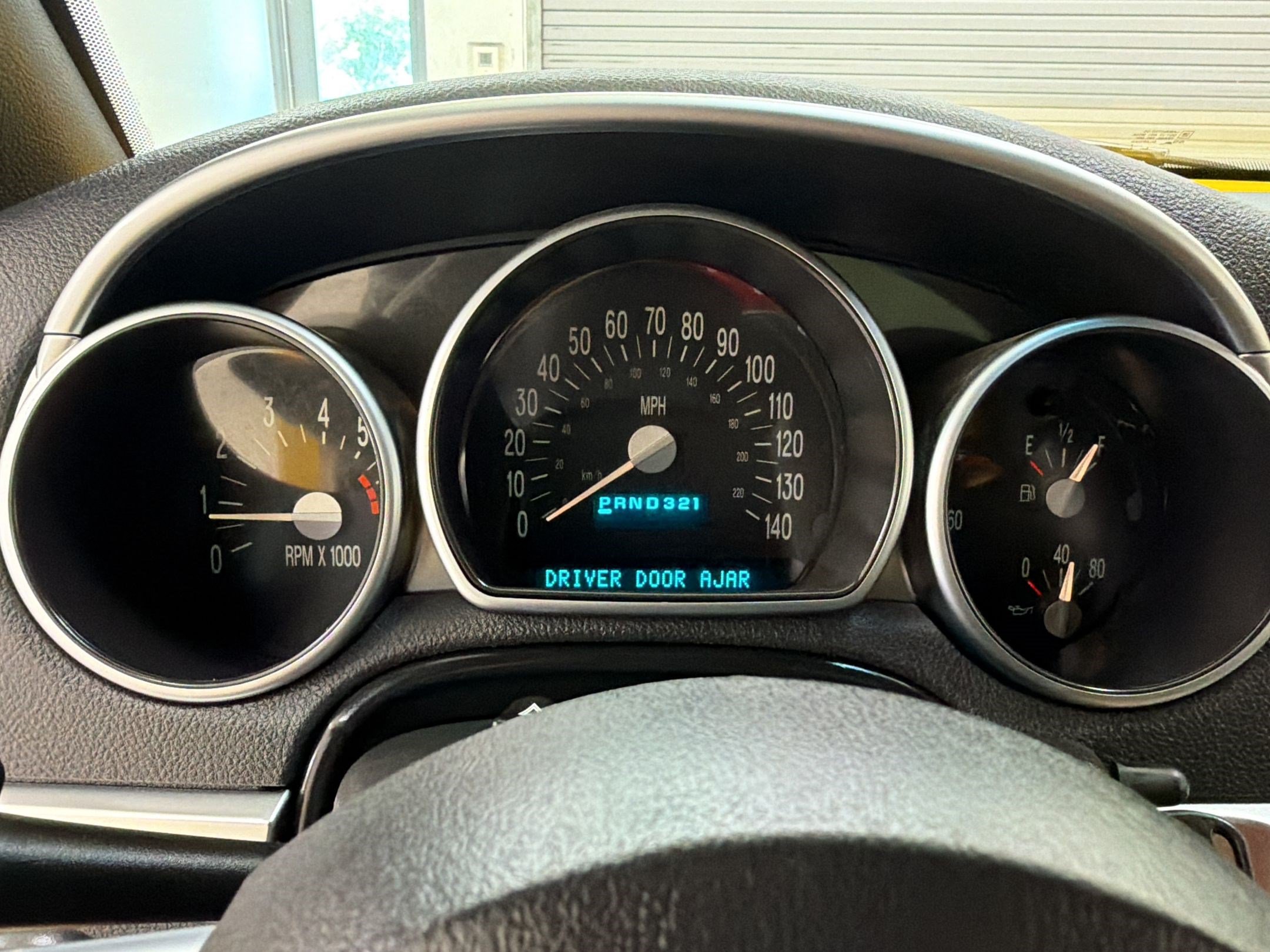 Used 2004 Chevrolet SSR w/ Preferred Equipment Group RWD image 16