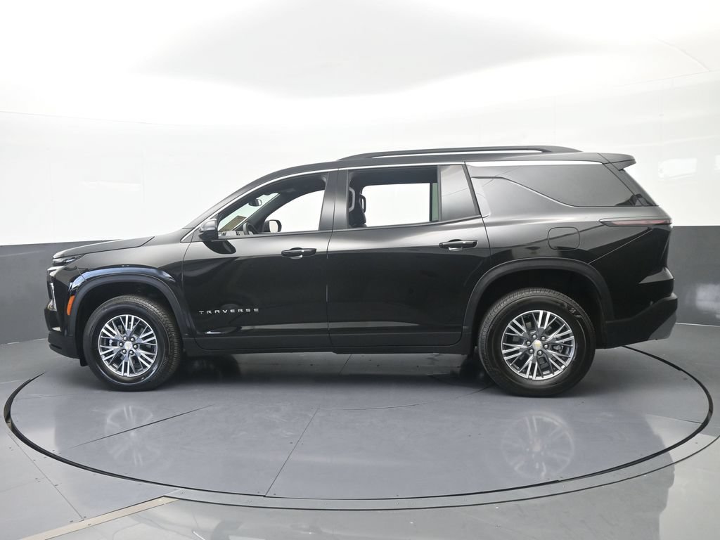Used 2026 Chevrolet Traverse LT FWD image 3