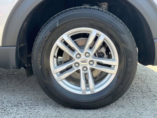 Used 2023 Ford Explorer XLT w/ Equipment Group 202A AWD/4WD image 11