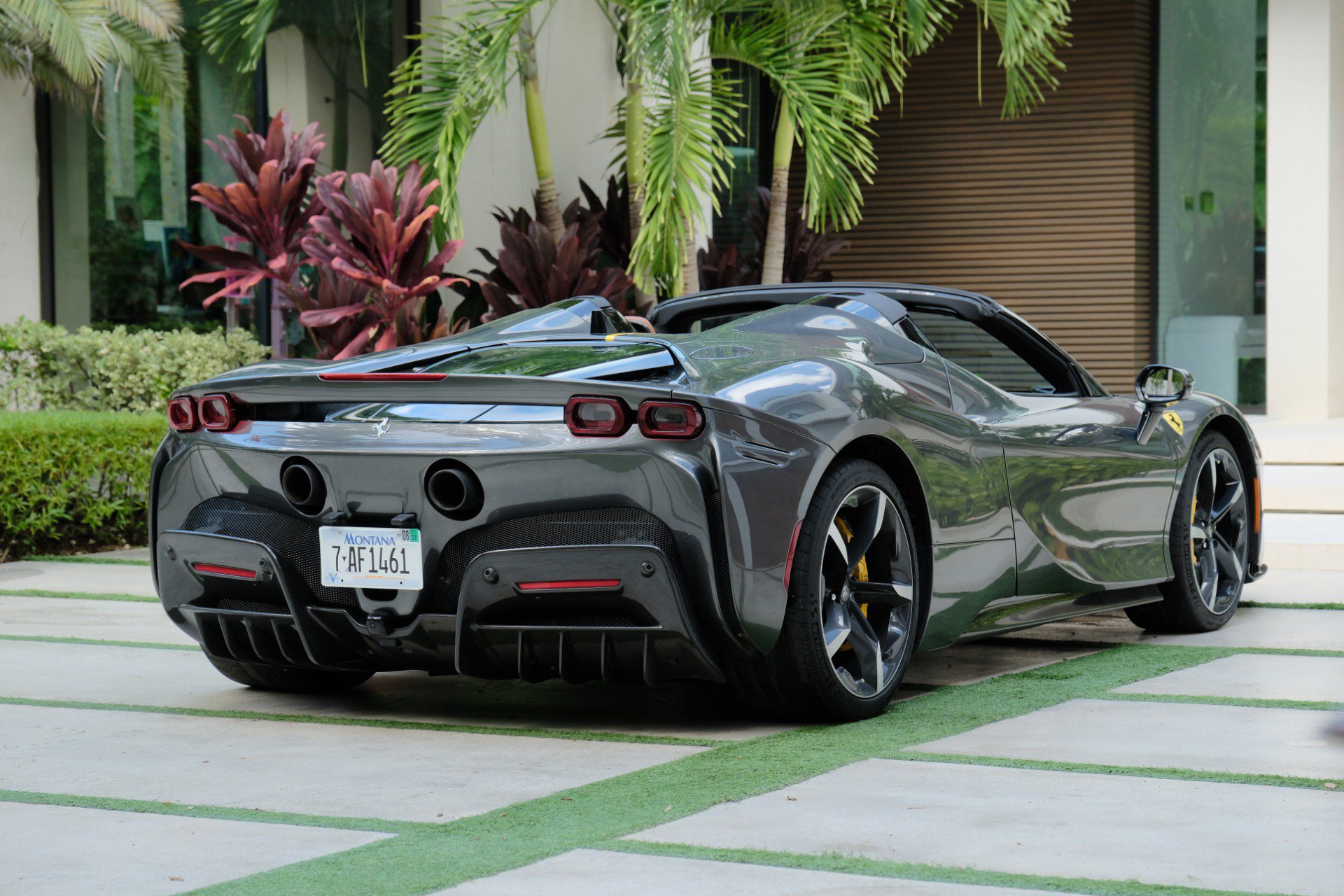 Used 2022 Ferrari SF90 Spider AWD/4WD image 5