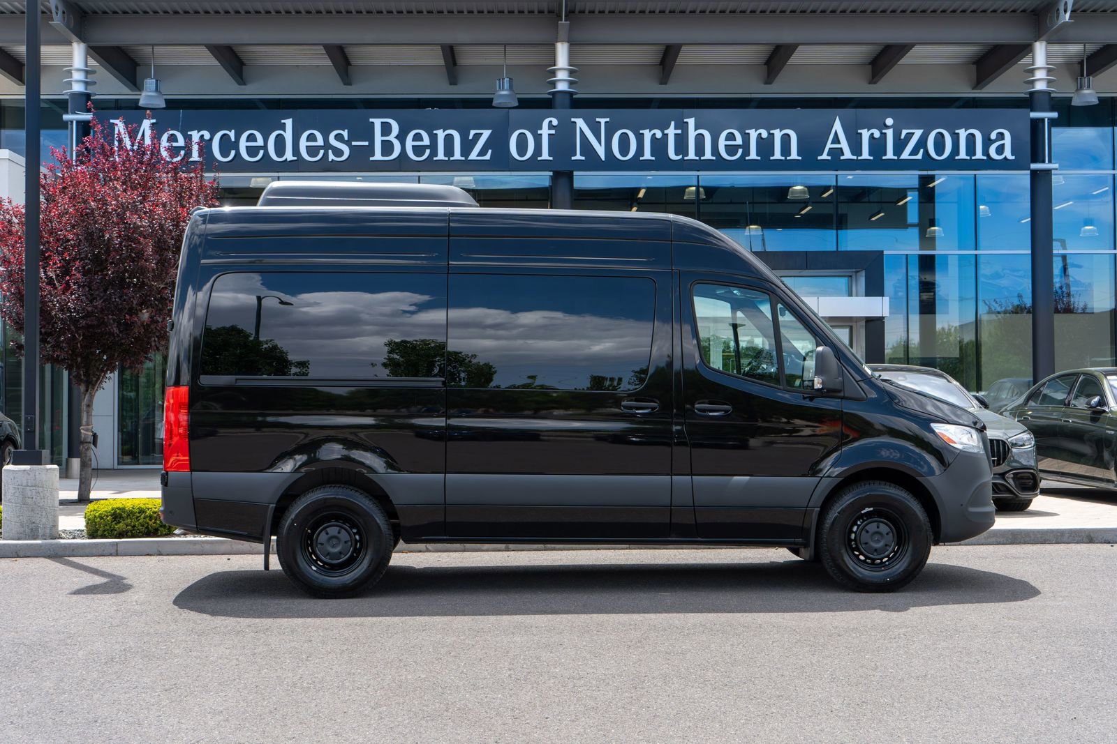 Used 2025 Mercedes-Benz Sprinter 2500 image 1