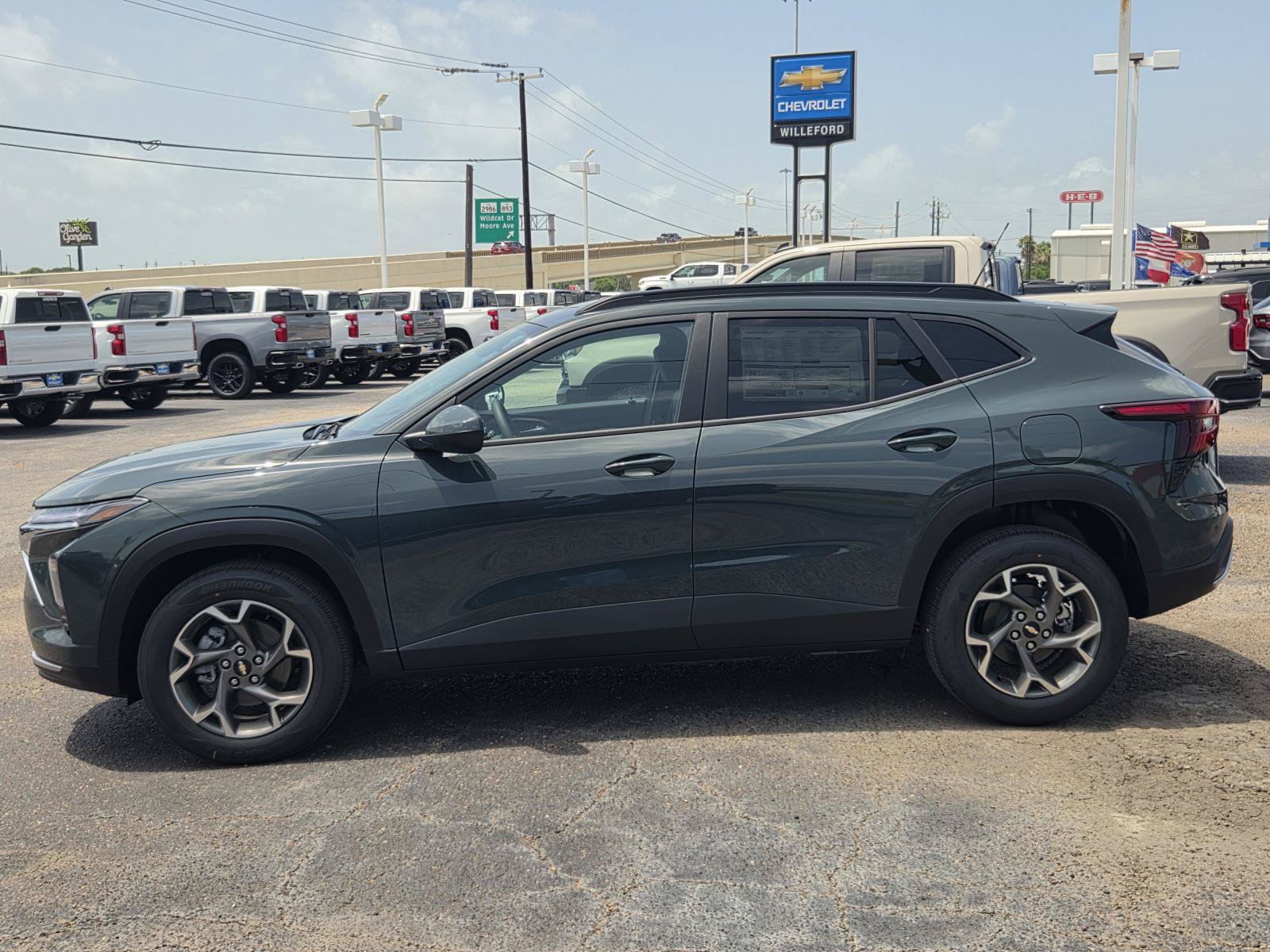 New 2026 Chevrolet Trax LT FWD image 2