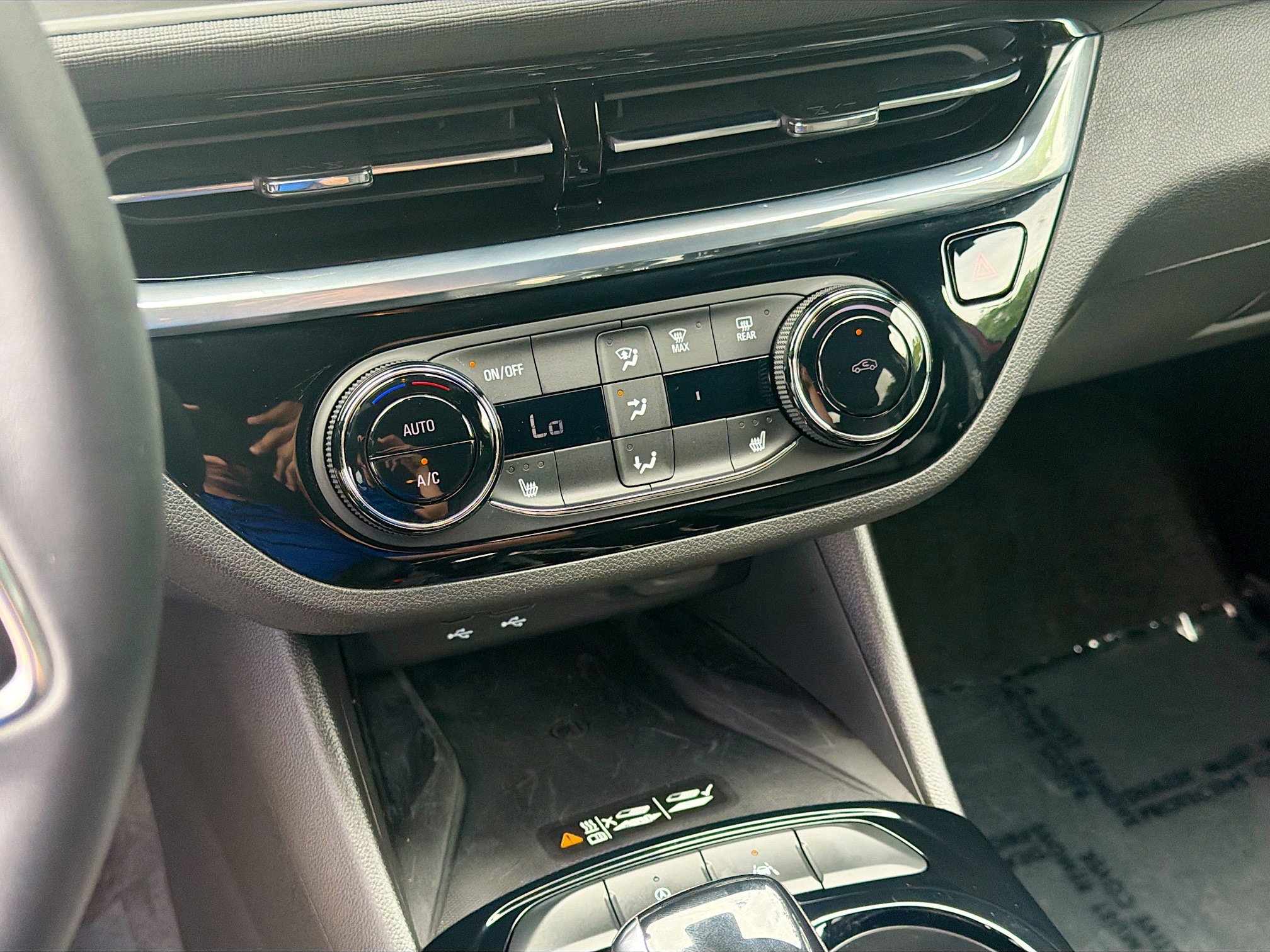 Used 2024 Buick Envista Sport Touring w/ Convenience I Package FWD image 14