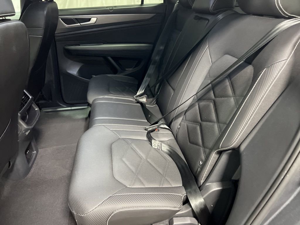 Used 2025 Volkswagen Atlas Cross Sport SE image 17