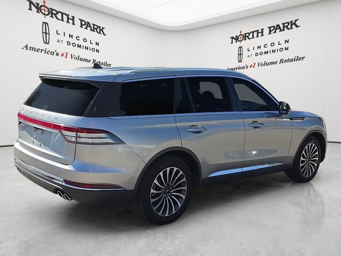 Used 2023 Lincoln Aviator Reserve w/ Elements Package Plus RWD image 5